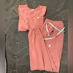 Garde Malade Rose Antique Scrub Set